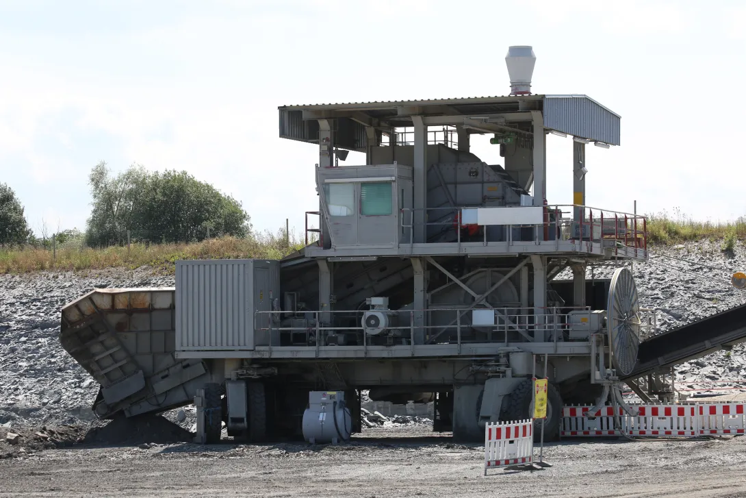 Mobilbrecher im Holcim Ölschieferbruch Dotternhausen